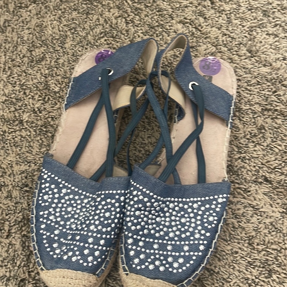Woman white mountain shoes in good condition
